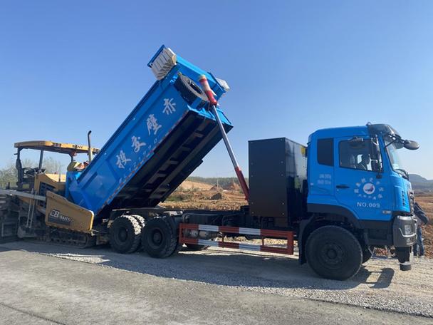绿色运输新篇章 赤壁交投集团盛安物流20台新能源渣土车正式上线